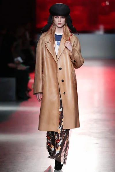 Look 49
